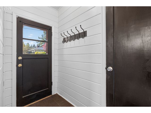 3270 Sw VISTA Dr, Portland, OR 97225