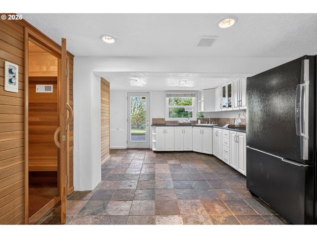 3270 Sw VISTA Dr, Portland, OR 97225