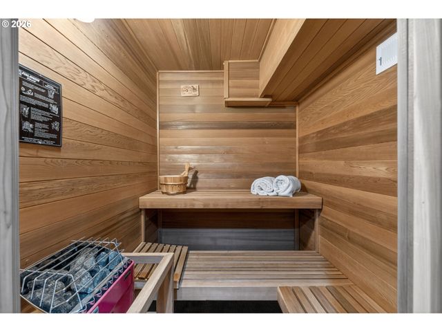 3270 Sw VISTA Dr, Portland, OR 97225