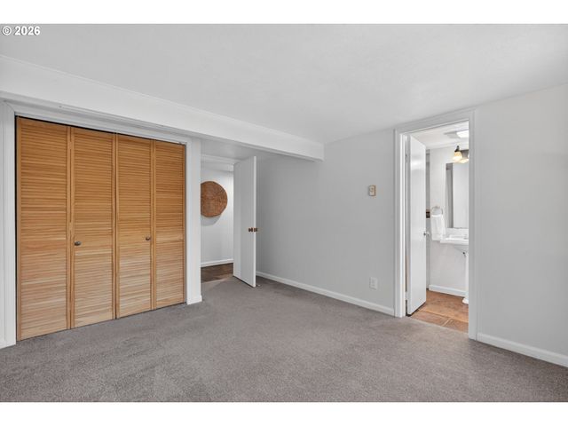 3270 Sw VISTA Dr, Portland, OR 97225