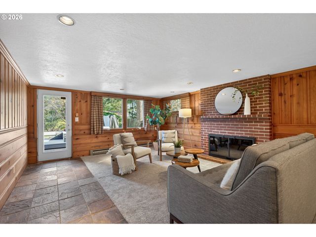 3270 Sw VISTA Dr, Portland, OR 97225