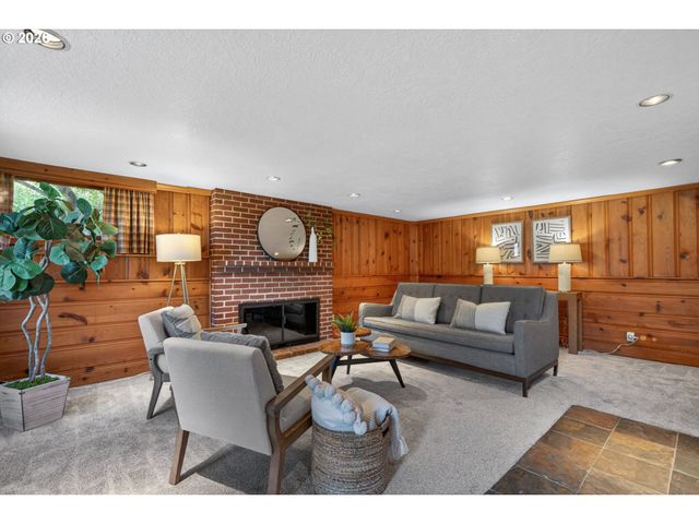 3270 Sw VISTA Dr, Portland, OR 97225