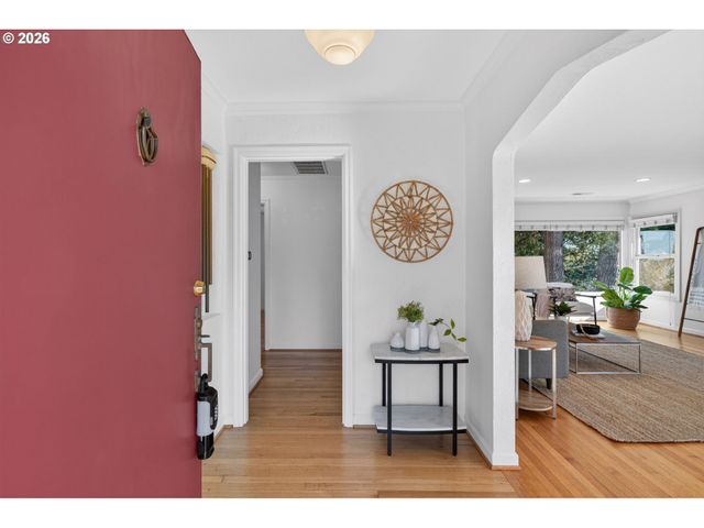 3270 Sw VISTA Dr, Portland, OR 97225