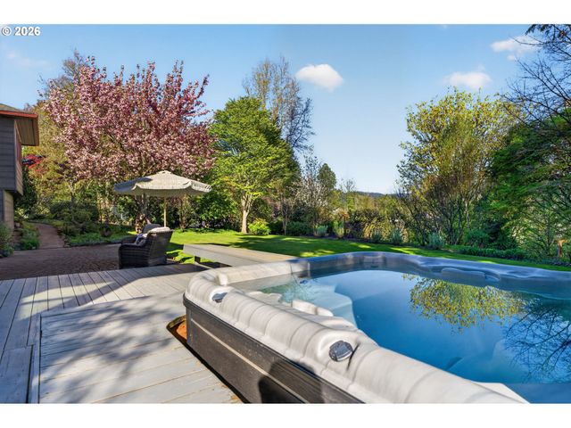 3270 Sw VISTA Dr, Portland, OR 97225