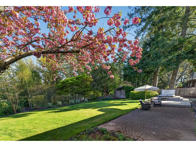 3270 Sw VISTA Dr, Portland, OR 97225