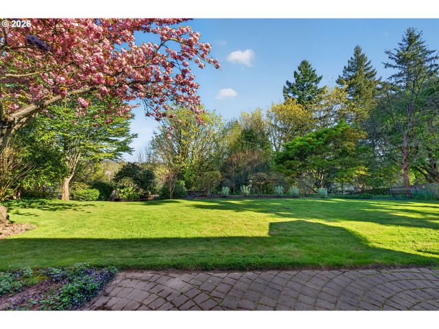 3270 Sw VISTA Dr, Portland, OR 97225