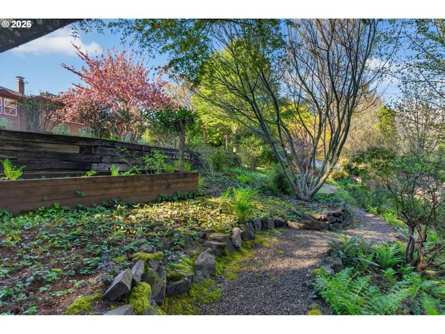 3270 Sw VISTA Dr, Portland, OR 97225