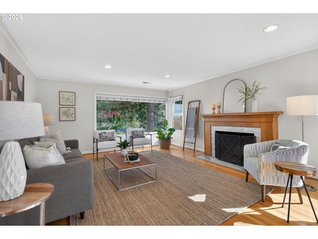 3270 Sw VISTA Dr, Portland, OR 97225