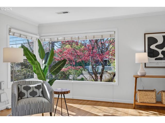 3270 Sw VISTA Dr, Portland, OR 97225