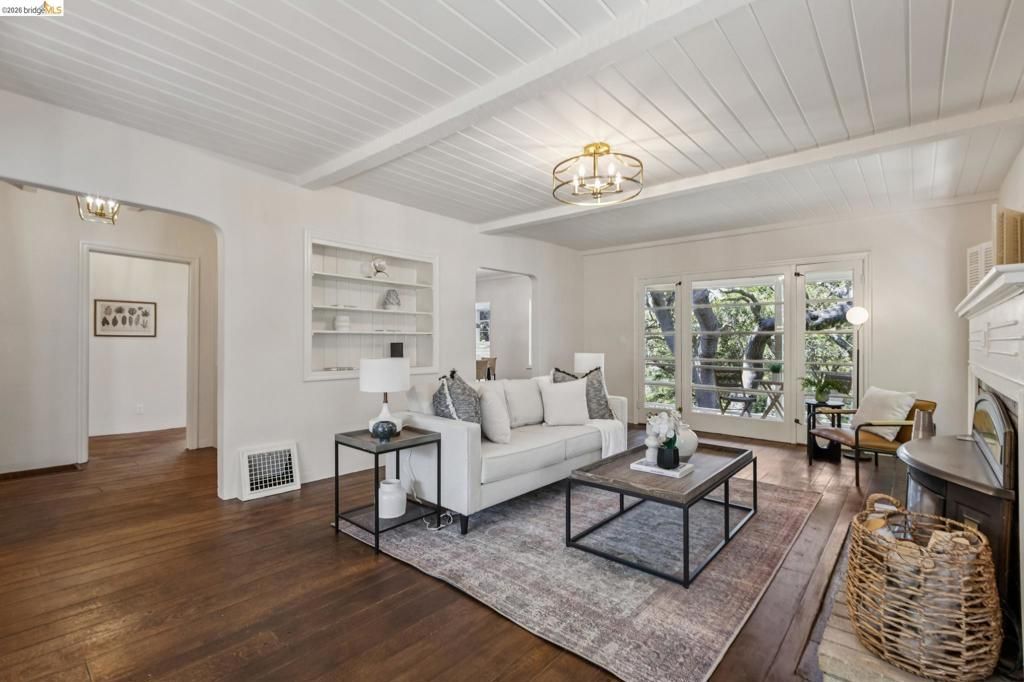 Image 23 of property listing at 2380 Leimert Blvd, Oakland, CA 94602