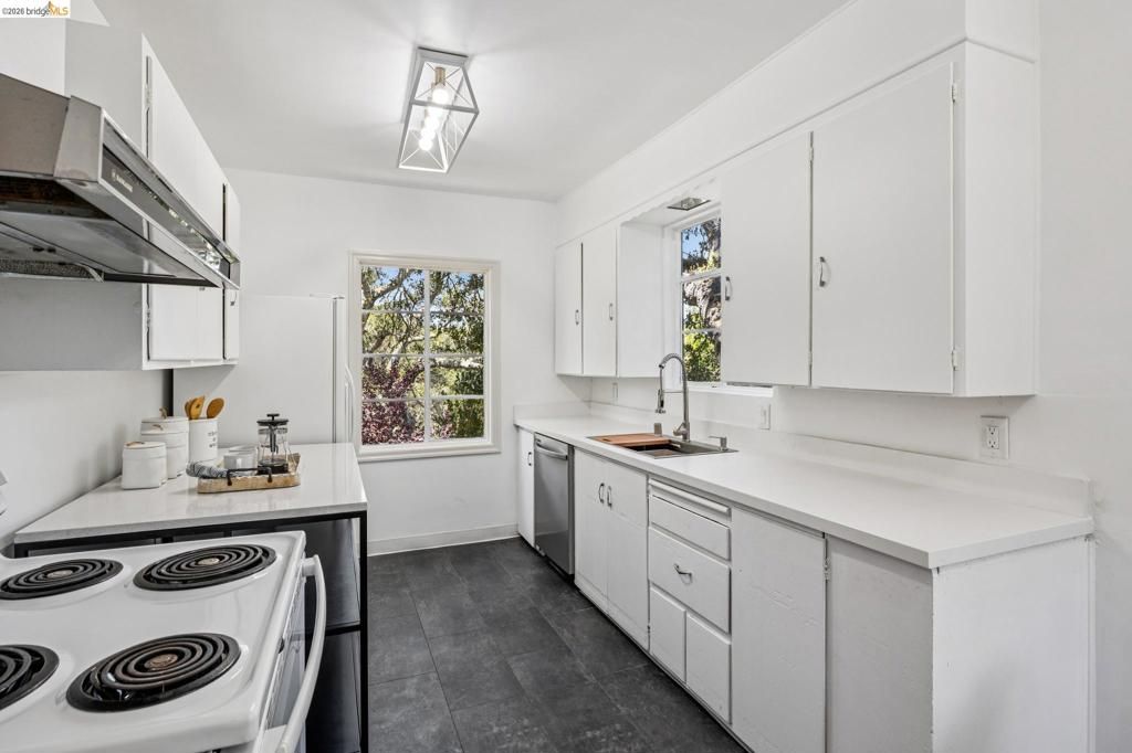 Image 39 of property listing at 2380 Leimert Blvd, Oakland, CA 94602