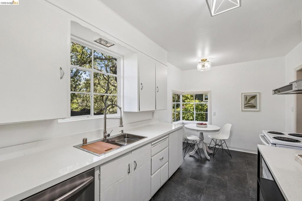 Image 41 of property listing at 2380 Leimert Blvd, Oakland, CA 94602