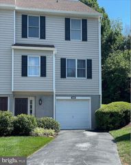 3906 FOX POINTE CT #3906, Glen Mills, PA 19342
