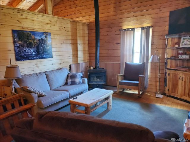 958 Meadows Ln, Florissant, CO 80820