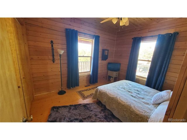 958 Meadows Ln, Florissant, CO 80820