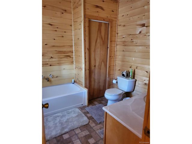 958 Meadows Ln, Florissant, CO 80820