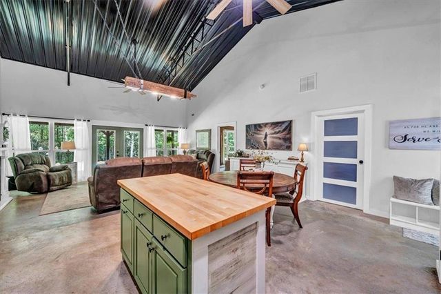 627 Johnstonville Road, Barnesville, GA 30204