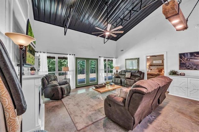 627 Johnstonville Road, Barnesville, GA 30204