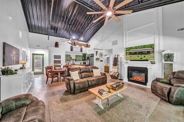 627 Johnstonville Road, Barnesville, GA 30204