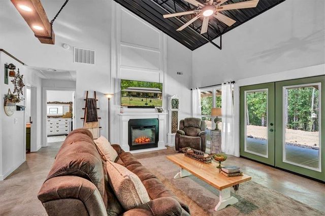627 Johnstonville Road, Barnesville, GA 30204