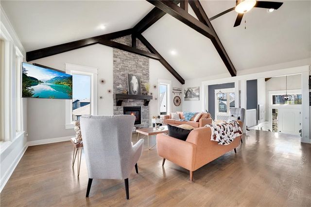 905 SE Wood Ridge Court, Blue Springs, MO 64014