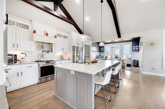 905 SE Wood Ridge Court, Blue Springs, MO 64014