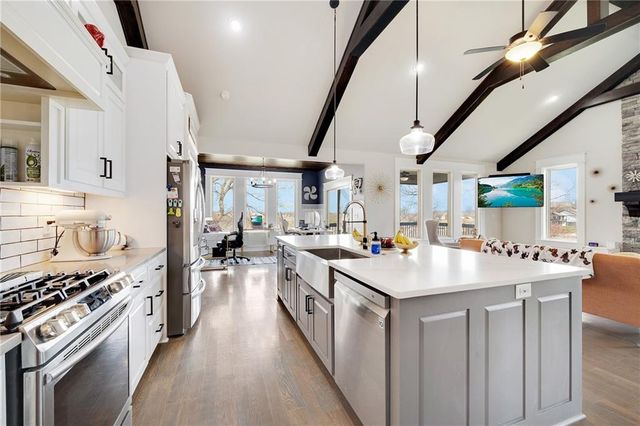 905 SE Wood Ridge Court, Blue Springs, MO 64014