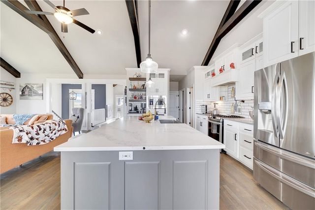 905 SE Wood Ridge Court, Blue Springs, MO 64014