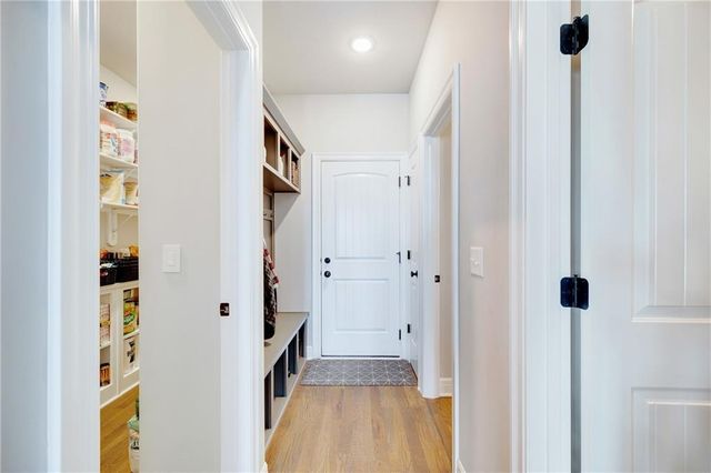 905 SE Wood Ridge Court, Blue Springs, MO 64014