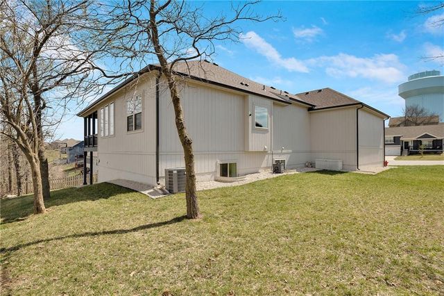 905 SE Wood Ridge Court, Blue Springs, MO 64014