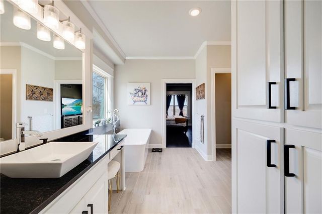 905 SE Wood Ridge Court, Blue Springs, MO 64014