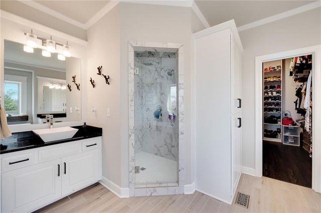 905 SE Wood Ridge Court, Blue Springs, MO 64014