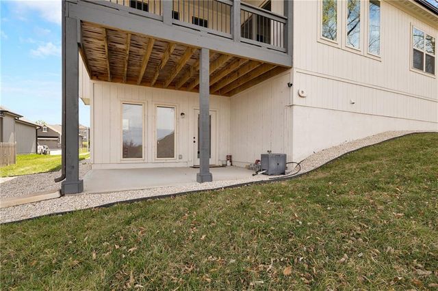 905 SE Wood Ridge Court, Blue Springs, MO 64014