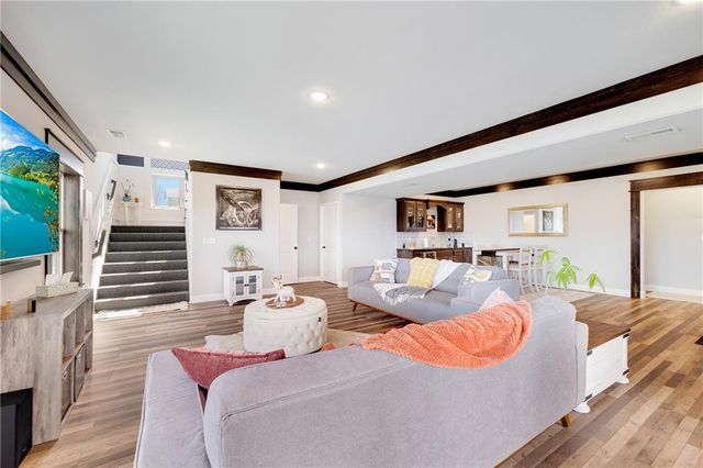 905 SE Wood Ridge Court, Blue Springs, MO 64014