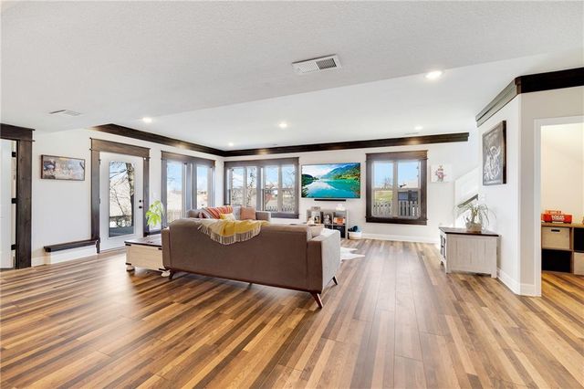 905 SE Wood Ridge Court, Blue Springs, MO 64014