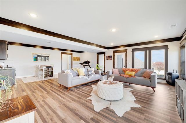 905 SE Wood Ridge Court, Blue Springs, MO 64014