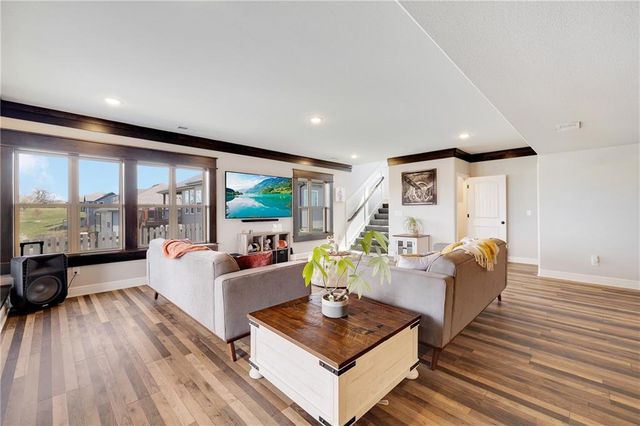 905 SE Wood Ridge Court, Blue Springs, MO 64014