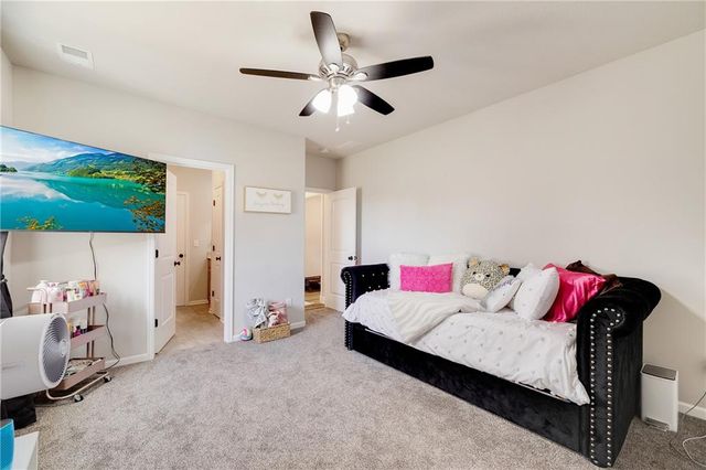 905 SE Wood Ridge Court, Blue Springs, MO 64014