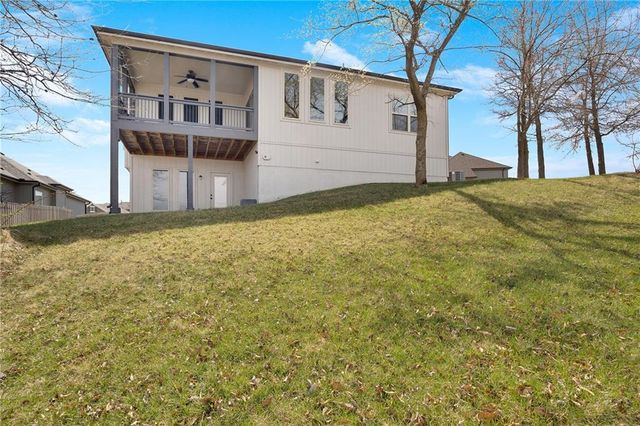 905 SE Wood Ridge Court, Blue Springs, MO 64014