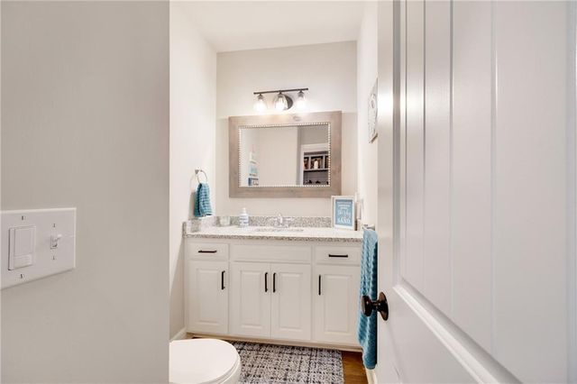 905 SE Wood Ridge Court, Blue Springs, MO 64014