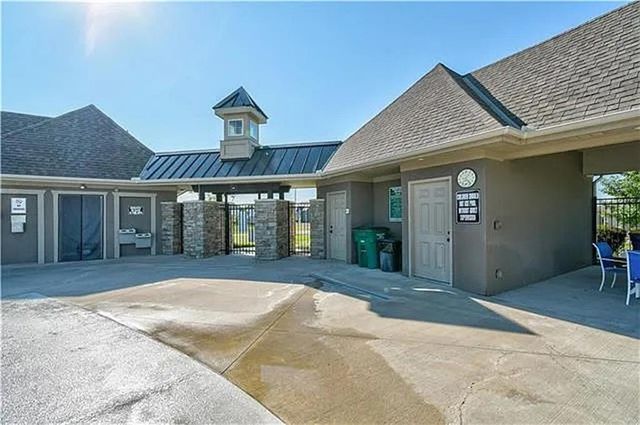 905 SE Wood Ridge Court, Blue Springs, MO 64014