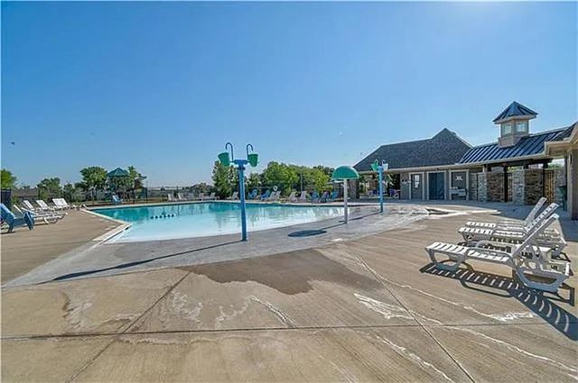 905 SE Wood Ridge Court, Blue Springs, MO 64014