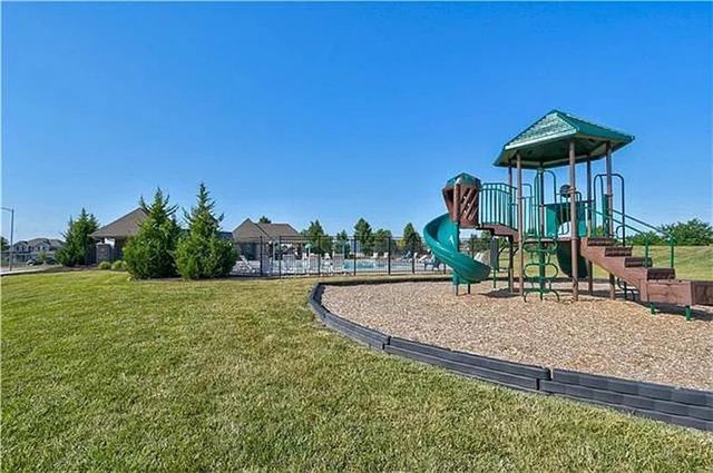 905 SE Wood Ridge Court, Blue Springs, MO 64014