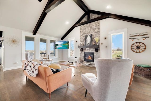 905 SE Wood Ridge Court, Blue Springs, MO 64014