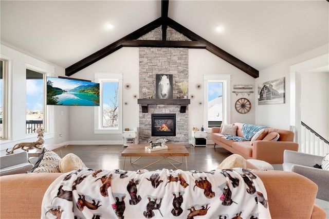 905 SE Wood Ridge Court, Blue Springs, MO 64014