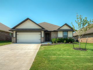 2909 Warwick Way, Moore, OK 73160