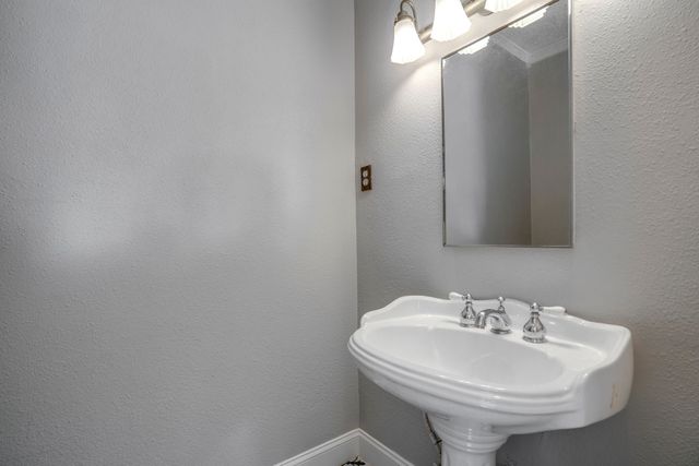 9576 Ash Creek Drive, Dallas, TX 75228