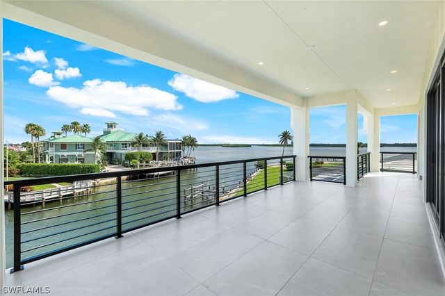 960 Iris CT, Marco Island, FL 34145