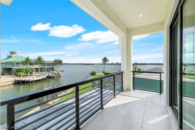 960 Iris CT, Marco Island, FL 34145