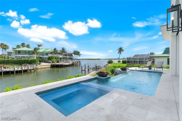 960 Iris CT, Marco Island, FL 34145